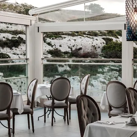 Cesca's Boutique 4*