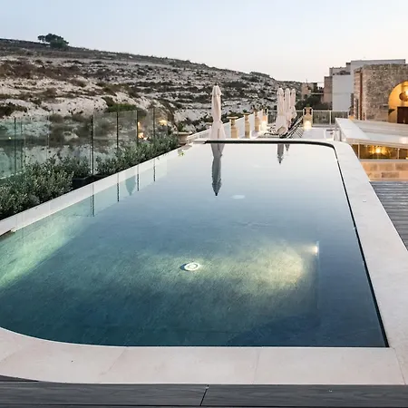 Cesca's Boutique Hotel 4*