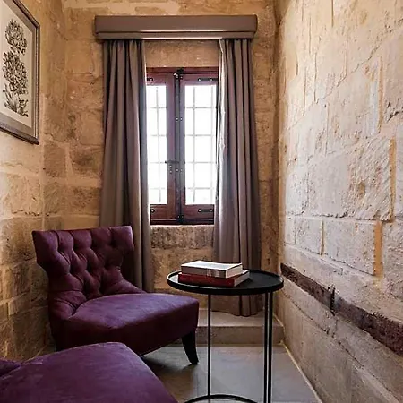 Cesca's Boutique מלון 4*