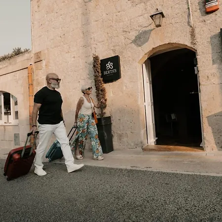 Cesca's Boutique Hotel 4*