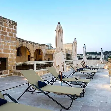 Cesca's Boutique Hotel