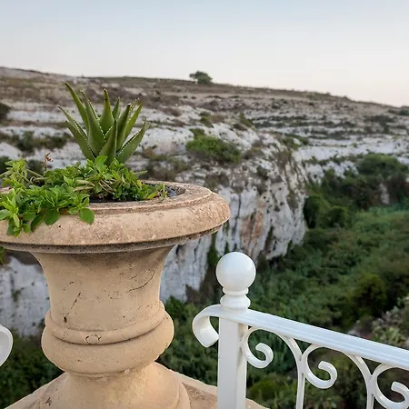 Cesca's Boutique Hotel