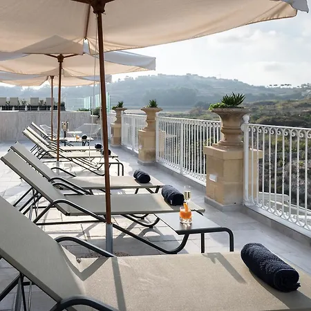 Cesca's Boutique 4*