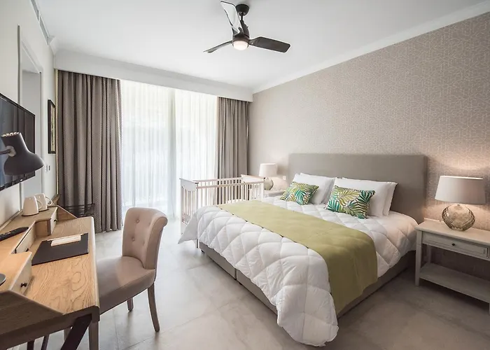 Cesca's Boutique Hotel 4*